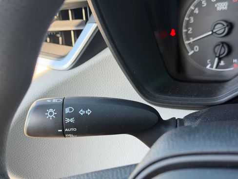 Used 2020 Toyota Corolla LE FWD image 14
