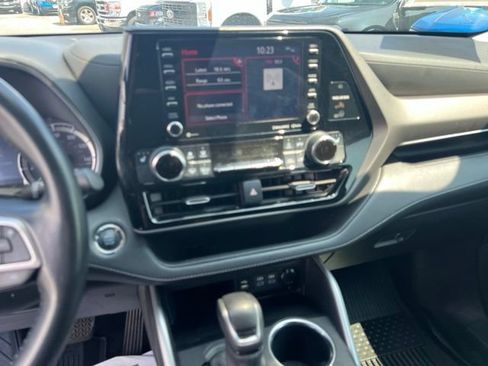 Used 2022 Toyota Highlander XLE FWD image 10