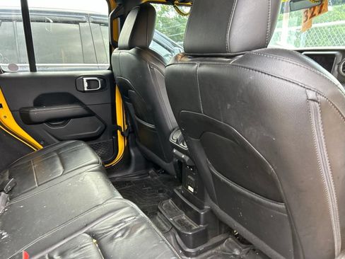 Used 2019 Jeep Wrangler Unlimited Sahara w/ Quick Order Package 24M Moab AWD/4WD image 11