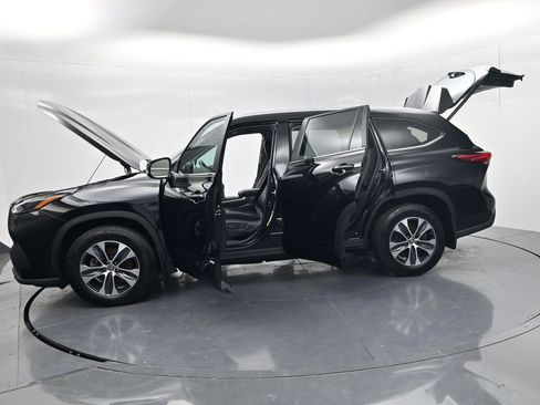 Used 2023 Toyota Highlander XLE AWD/4WD image 59