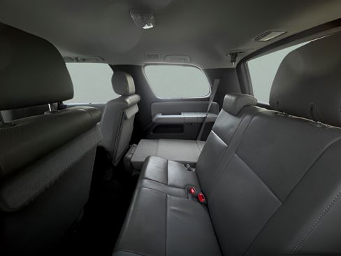 Used 2017 Toyota Sequoia Platinum AWD/4WD image 5
