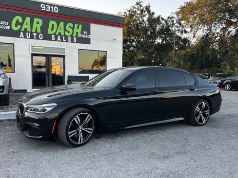 Used 2017 BMW 750i image 2