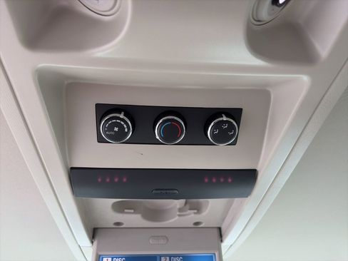 Used 2013 Chrysler Town & Country Touring FWD image 12