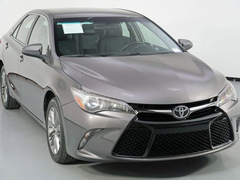 Used 2017 Toyota Camry SE image 45