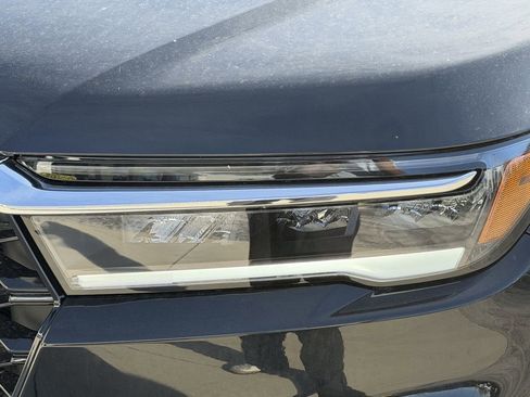 New 2025 Honda Pilot Touring image 7