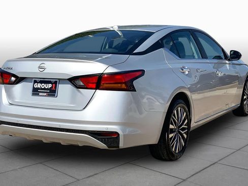 Used 2025 Nissan Altima 2.5 SV FWD image 13