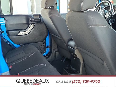 Used 2016 Jeep Wrangler Unlimited Sahara w/ Connectivity Group AWD/4WD image 23