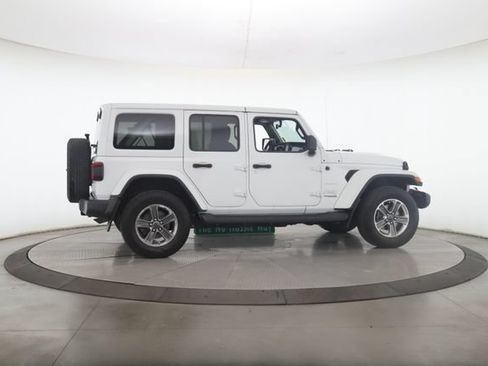 Used 2022 Jeep Wrangler Unlimited Sahara w/ Dual Top Group AWD/4WD image 6