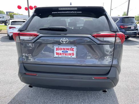 Used 2024 Toyota RAV4 LE FWD image 5