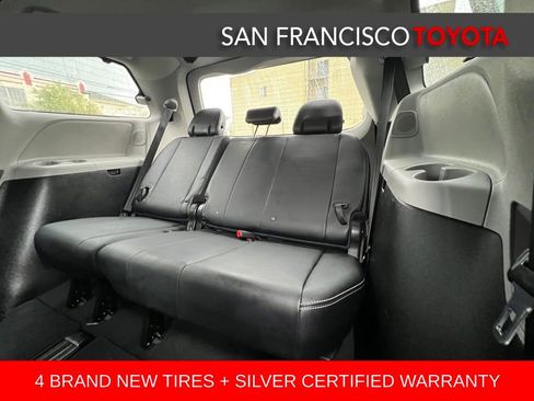 Certified 2019 Toyota Sienna SE w/ SE Preferred Package image 18