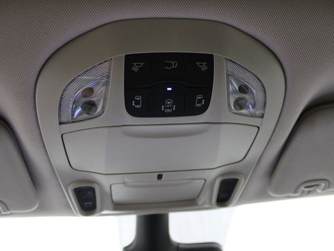 Used 2023 Chrysler Pacifica Limited FWD image 36