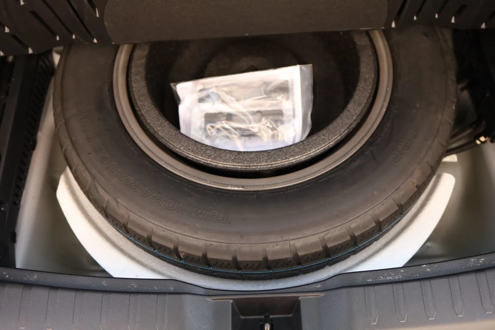 Used 2021 Toyota RAV4 SE w/ Weather & Moonroof Package AWD/4WD image 40