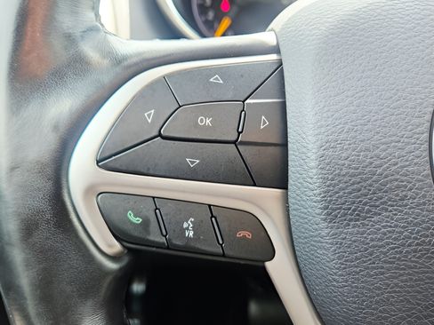 Used 2020 Jeep Grand Cherokee Altitude RWD image 16