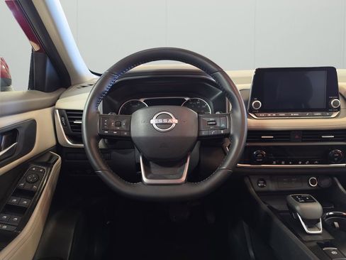 Used 2025 Nissan Rogue SV AWD/4WD image 17