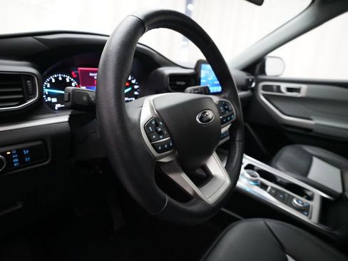 Used 2023 Ford Explorer XLT w/ Equipment Group 202A AWD/4WD image 8