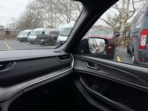 Used 2024 Jeep Grand Cherokee Limited w/ Trailer Tow Package image 26