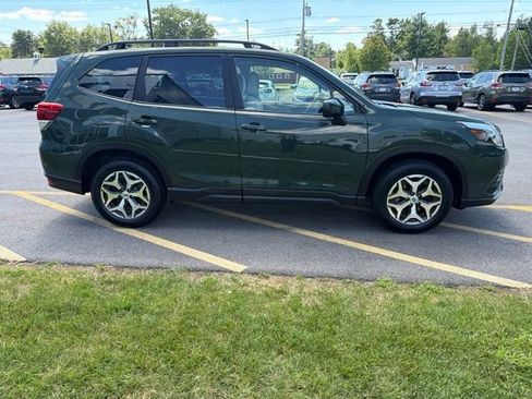 Used 2023 Subaru Forester Premium AWD/4WD image 4