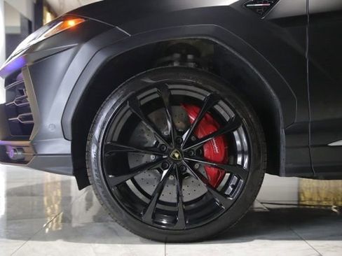 Used 2021 Lamborghini Urus AWD/4WD image 35