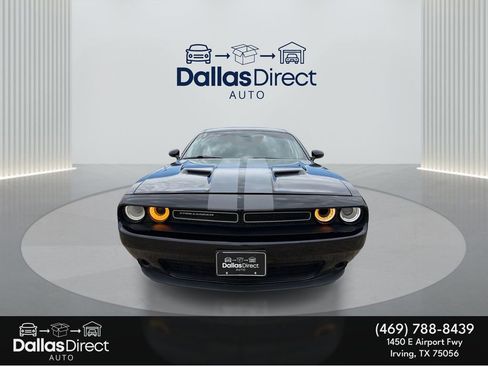 Used 2018 Dodge Challenger SXT RWD image 3