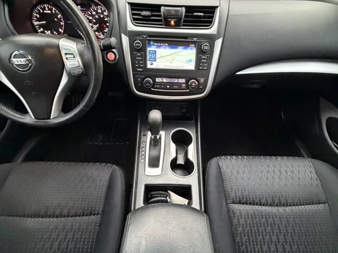 Used 2017 Nissan Altima 2.5 SV w/ Convenience Package FWD image 13