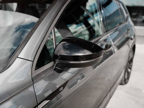 Used 2023 Volkswagen Tiguan SE R-Line image 7