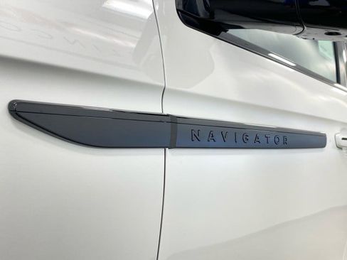 New 2026 Lincoln Navigator Reserve w/ Jet Appearance Package AWD/4WD image 5