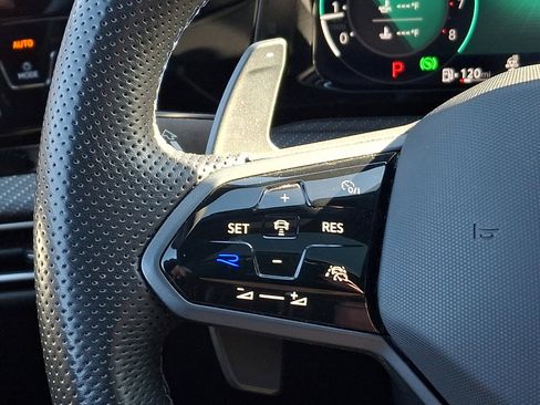 Used 2024 Volkswagen Golf R image 22