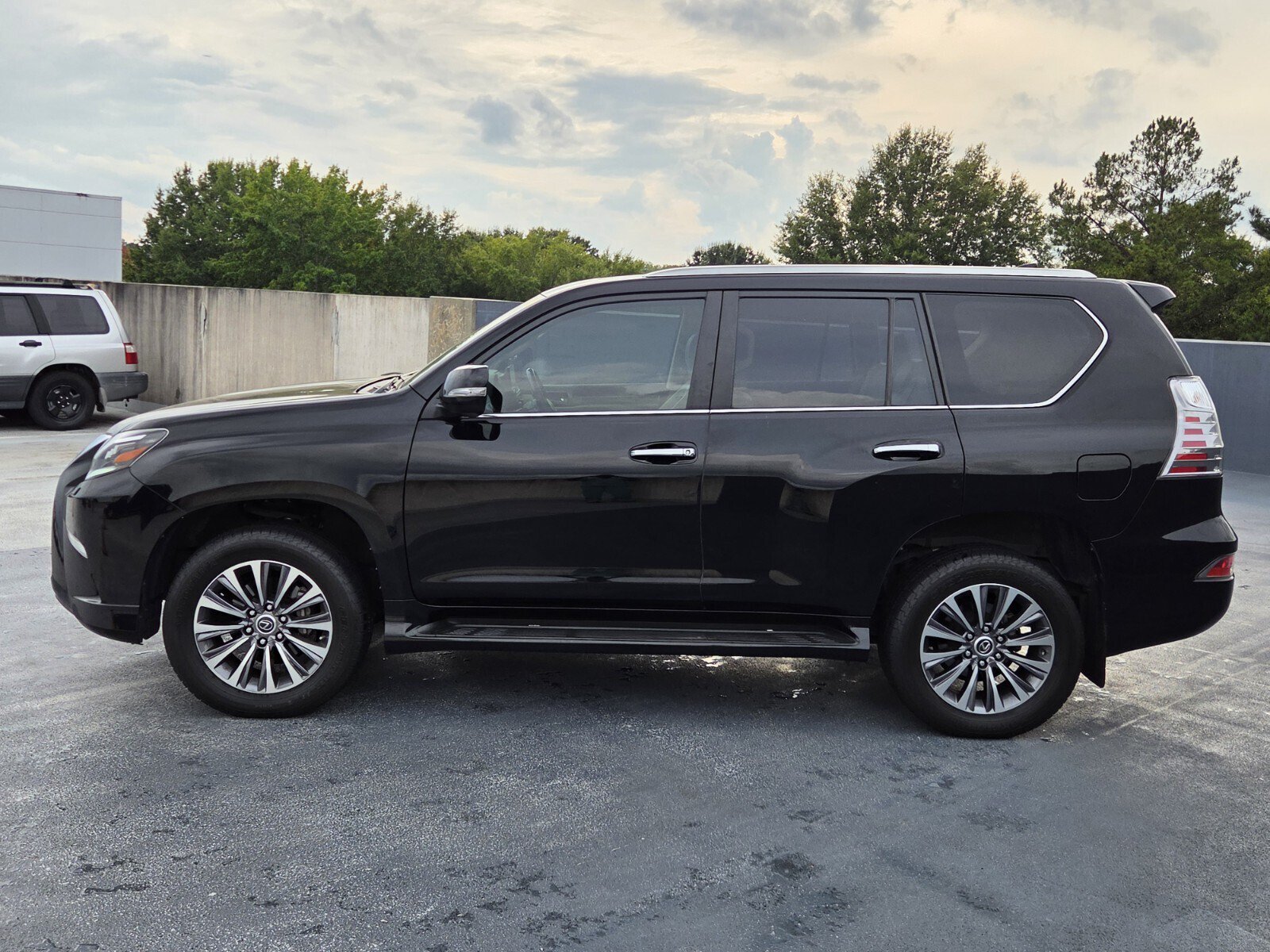Used 2022 Lexus GX 460 Luxury AWD/4WD image 2