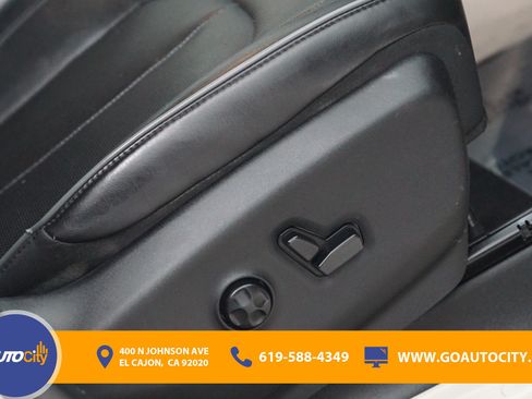 Used 2017 Chrysler Pacifica Limited w/ Advanced Safetytec Group FWD image 16