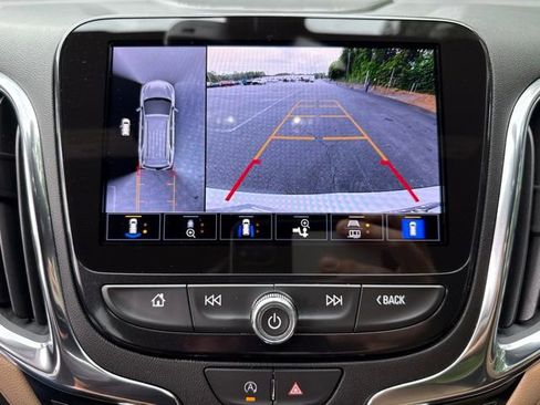 Used 2023 Chevrolet Equinox Premier FWD image 18