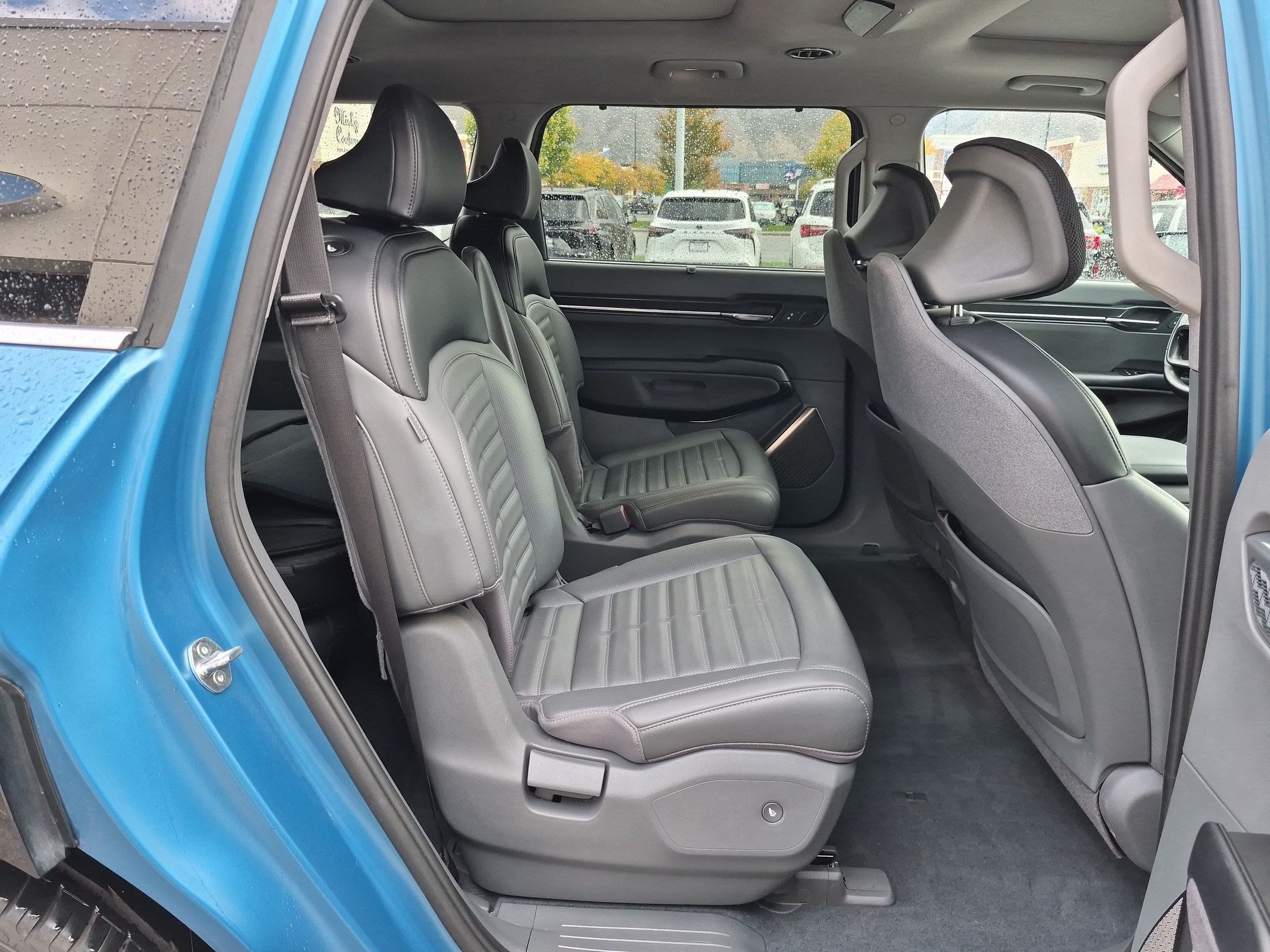 Used 2024 Kia EV9 Land w/ Towing Package AWD/4WD image 34
