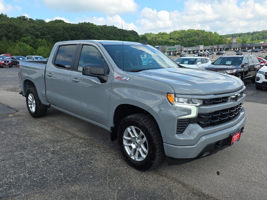 Used 2024 Chevrolet Silverado 1500 RST w/ Z71 Off-Road Package AWD/4WD image 2