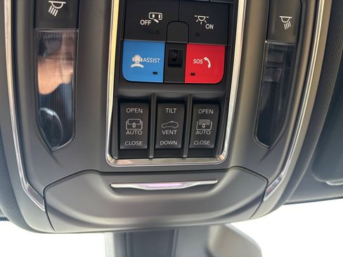 New 2025 Jeep Grand Cherokee Limited w/ Trailer Tow Package image 18