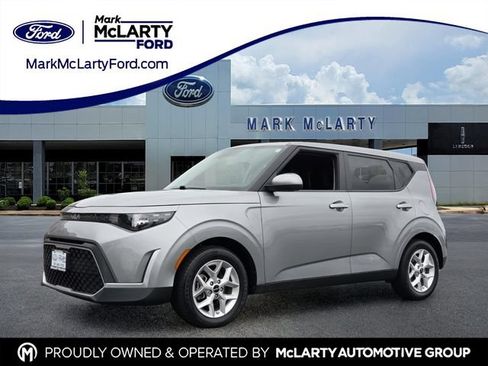 Used 2023 Kia Soul LX w/ LX Technology Package FWD image 1
