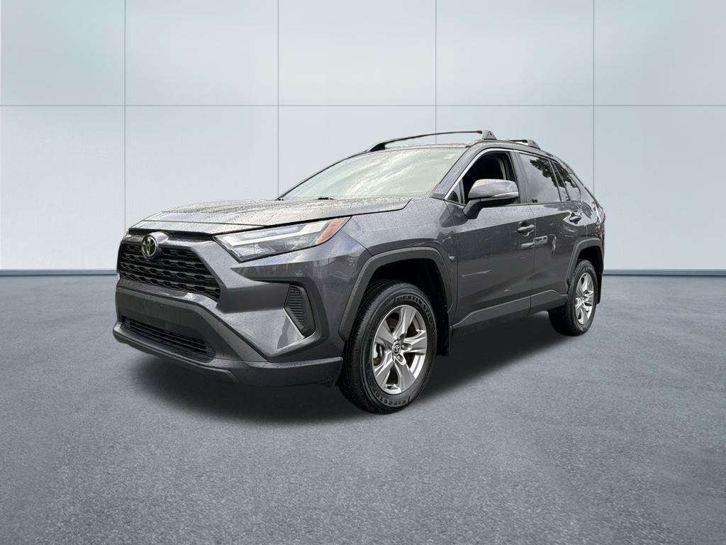Used 2025 Toyota RAV4 XLE AWD/4WD image 2
