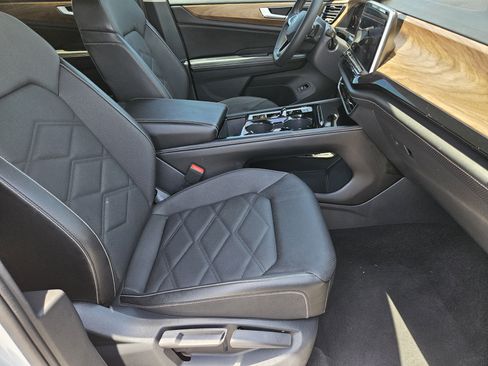 Used 2024 Volkswagen Atlas SE FWD image 13