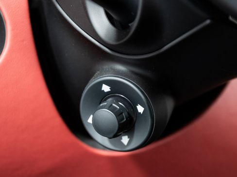 Used 2025 McLaren Artura Spider image 21