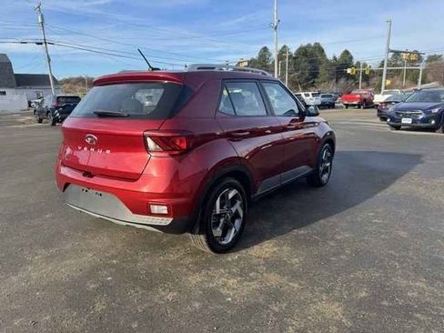 Used 2024 Hyundai Venue SEL image 5