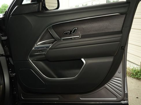 Used 2023 Land Rover Range Rover SE image 23