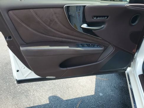 Used 2018 Lexus LS 500 w/ Interior Upgrade Package RWD image 20