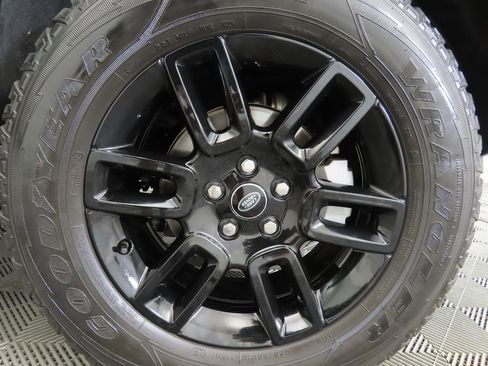 Certified 2023 Land Rover Defender 110 S image 31