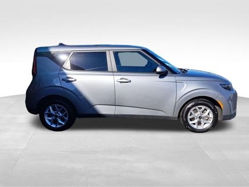 Used 2023 Kia Soul LX w/ Option Group 015 FWD image 7