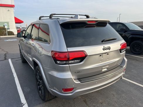 Used 2020 Jeep Grand Cherokee Altitude image 9