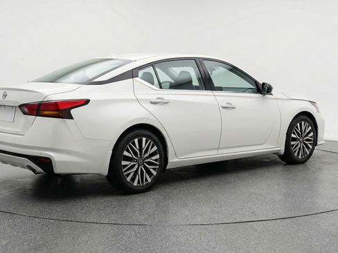 Used 2025 Nissan Altima 2.5 SV image 7
