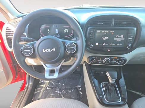 Used 2024 Kia Soul LX FWD image 10