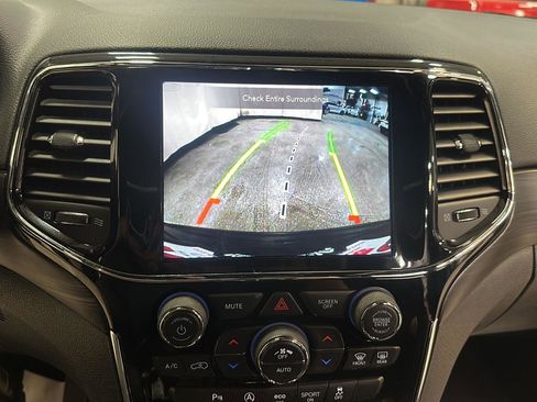 Used 2020 Jeep Grand Cherokee Altitude image 25