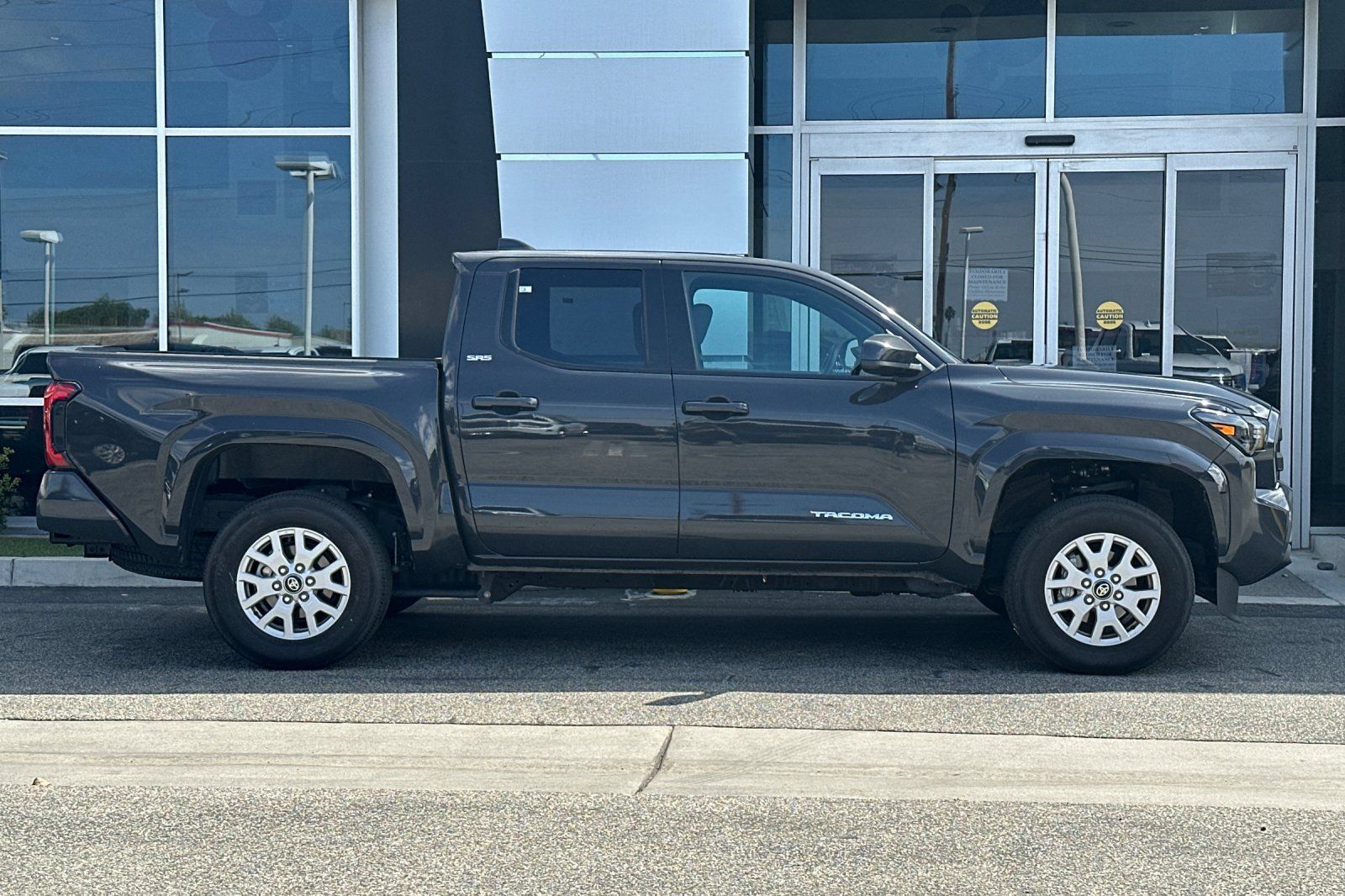 Used 2025 Toyota Tacoma SR5 AWD/4WD image 3