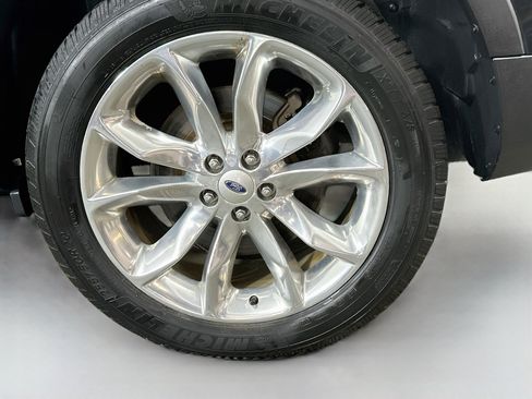 Used 2015 Ford Explorer XLT w/ Equipment Group 202B AWD/4WD image 32