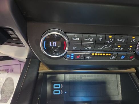 Used 2019 Ford Expedition Platinum AWD/4WD image 18