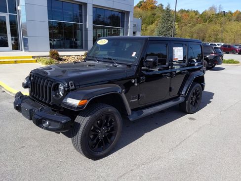 Used 2021 Jeep Wrangler Unlimited Sahara image 2